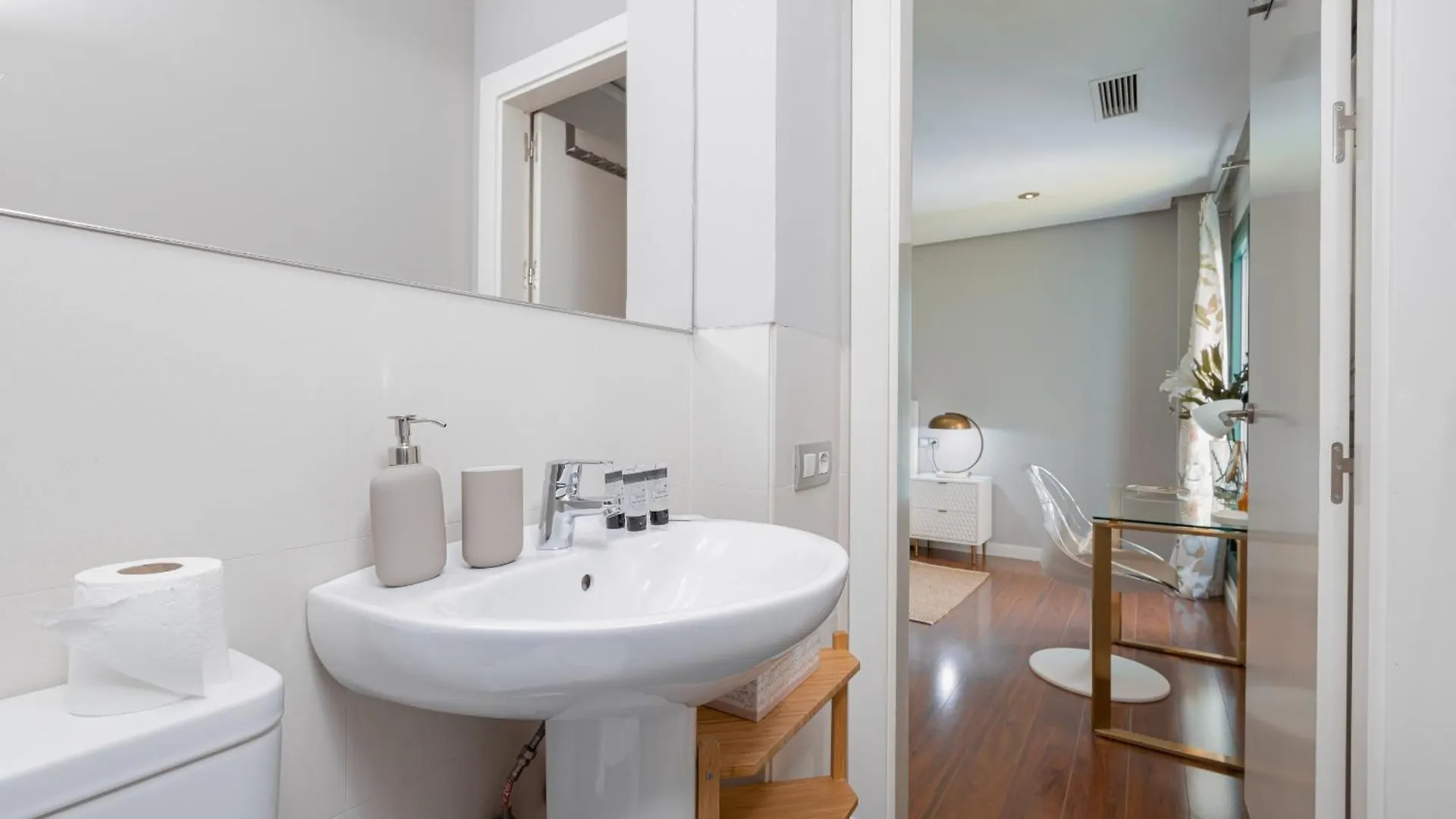 Apartamento C30 Deluxe Studio With Terrace Into Cathedral Square Málaga